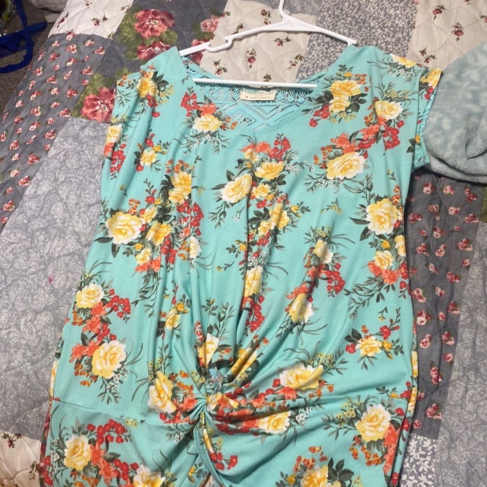 Women’s small laced upper back shirt